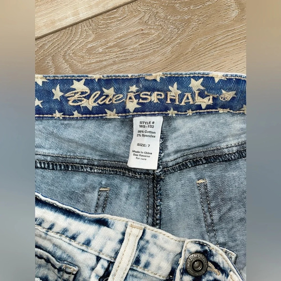 NWOT BLUE ASPHALT cute red white and blue Stars and Stripes Jean cut off shorts - Picture 2 of 6